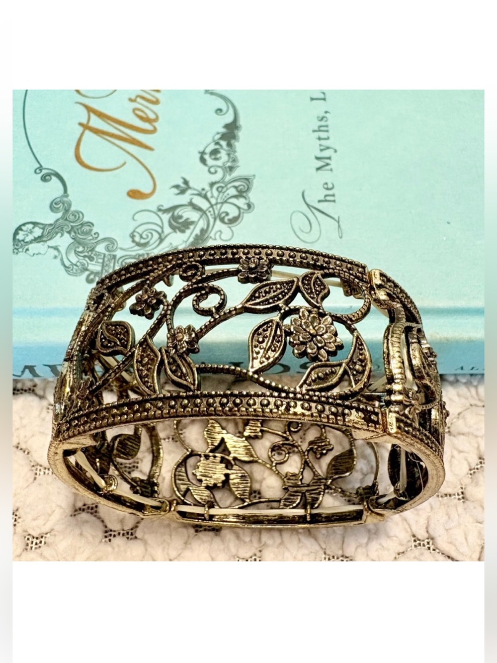 Floral Leaf Filigree Antiqued Gold Tone Stretch Bangle Bracelet